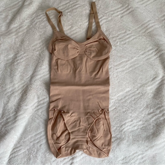 Skims. Seamless sculpt brief bodysuit. S/M - Picture 2 of 5